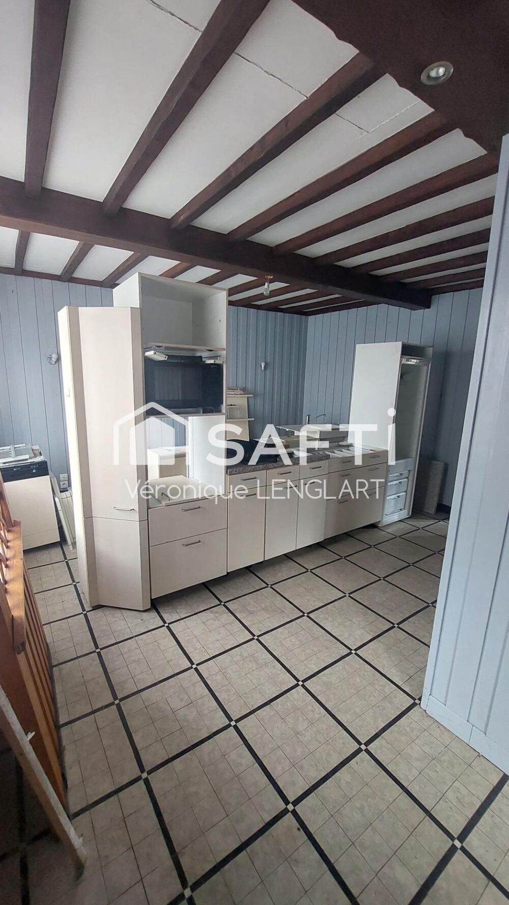 Ensemble immobilier composé d'une fermette au carré, grange de 300 m2 et deux terrains à bâtir