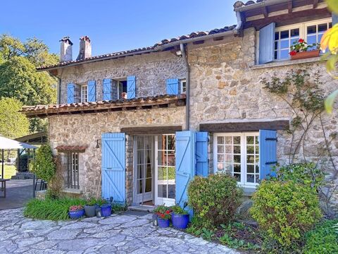   Ancien Moulin du XIX? sicle  2,7 hectares de nature prserve  Domaine d'exception Maison - 15 + pice(s) - 463 m