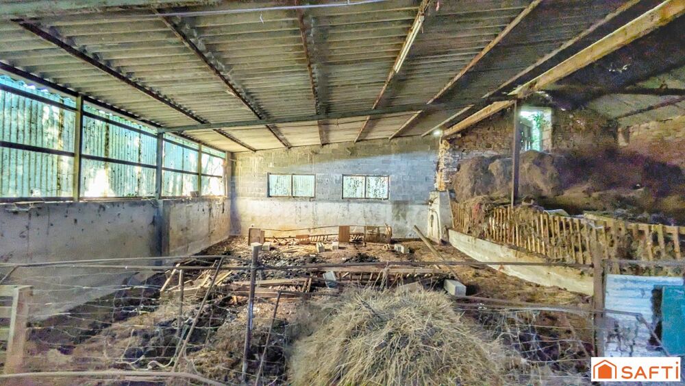 Vente Maison Maison de caractère à rénover intégralement avec 1,4 hectare de terrain et grange de 120 m² Duravel