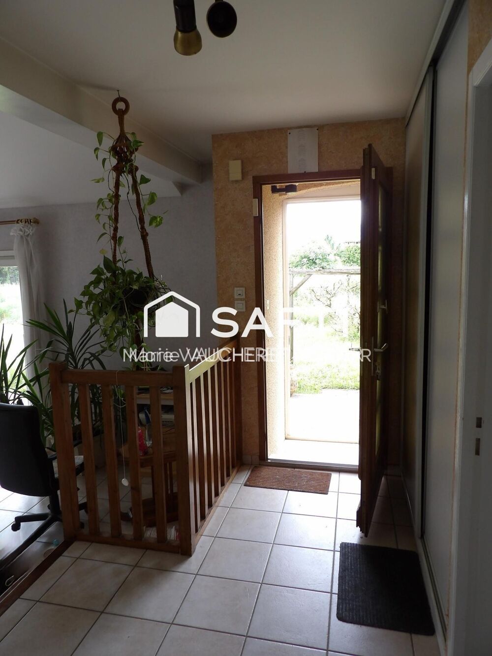 Maison familiale avec double garage et jardin au calme