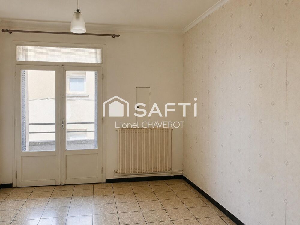Vente Appartement Cet appartement t de 3 chambres avec salle d'eau et WC séparés offre de beaux volumes et un fort potentiel pour créer un cadre d Sète