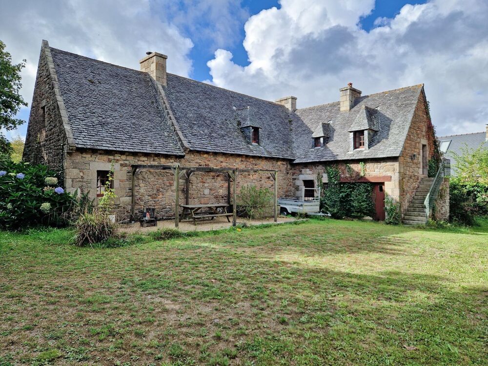 Manoir du 16ème siècle gîtes ruines hangar