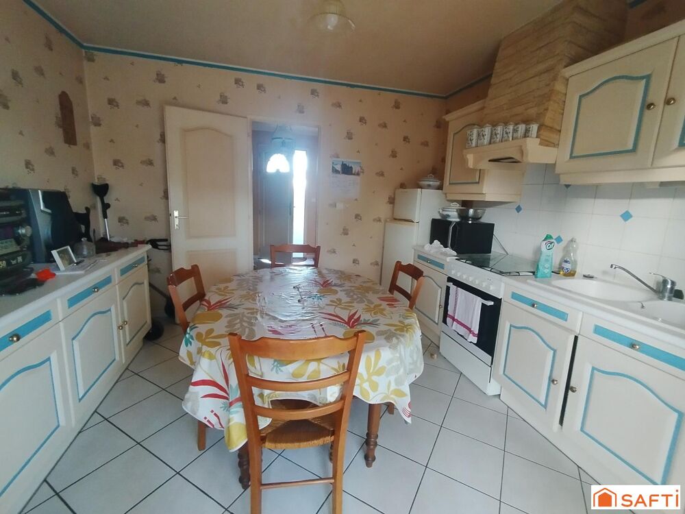 Vente Maison À deux pas du centre-ville et des commodités, découvrez cette maison lumineuse aux beaux volumes ! Saint-maixent-l'ecole