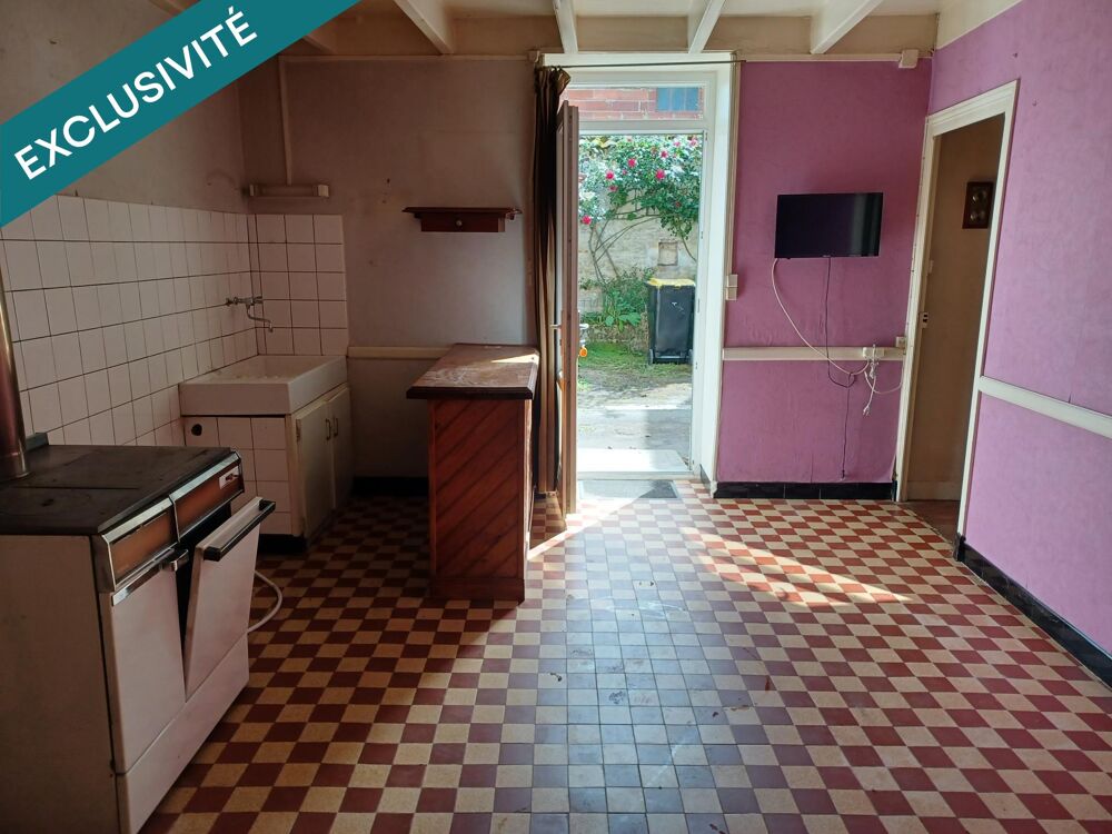 Maison avec dépendances en pierres, cour et jardin