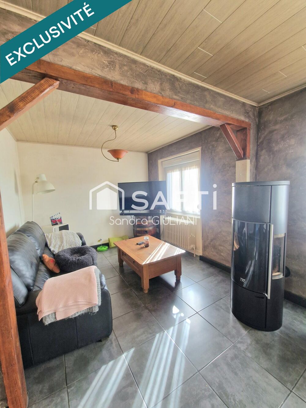 Maison individuelle avec 3 chambres et potentiel d'agrandissement, grand sous-sol, garage jardin et terrasse !
