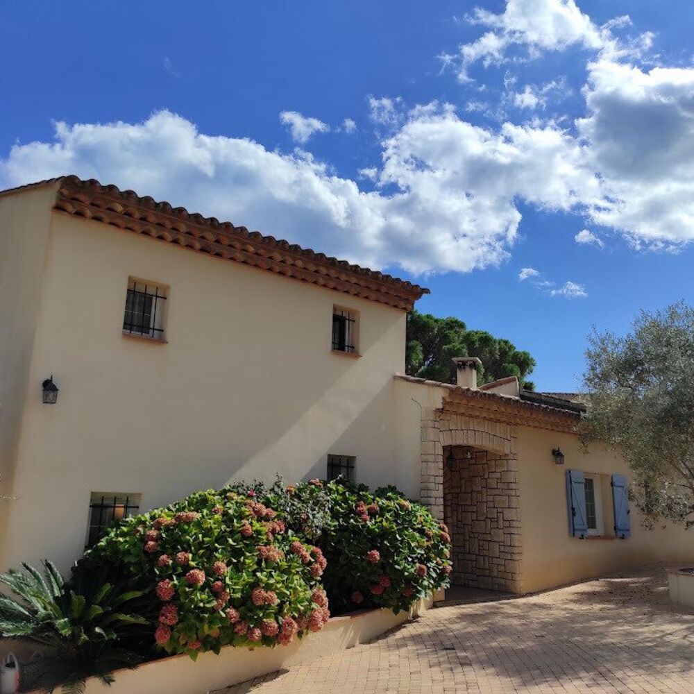 Vente Maison VILLA AVEC TERRASSE - PISCINE- TRIPLE GARAGE - SAINT AYGULF (83370) Saint-aygulf