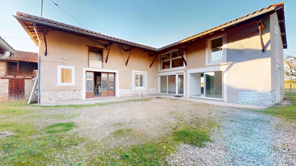Vieux corps de ferme rénovée de 160 m² avec dépendances sur un grand terrain de 2248 m²