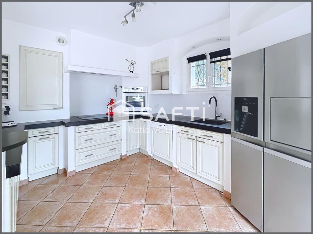 Vente Maison Villa 152m2 sur  un terrain plat de 1000 m2 avec piscine La ciotat
