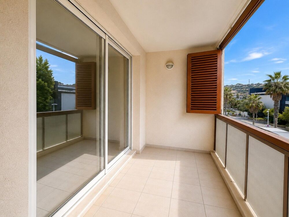 Vente Appartement Beau T2 de 44m2 avec terrasse couverte,  et parking privatif  dans une  residence de standing recherchée avec ascenseur - centre Cavalaire-sur-mer