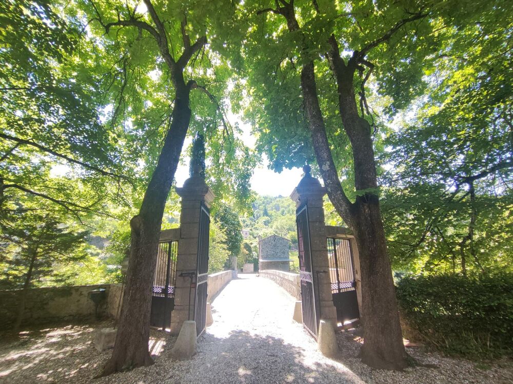 Maison bourgeoise renovée avec de belles prestations sur la commune de Vals les bains