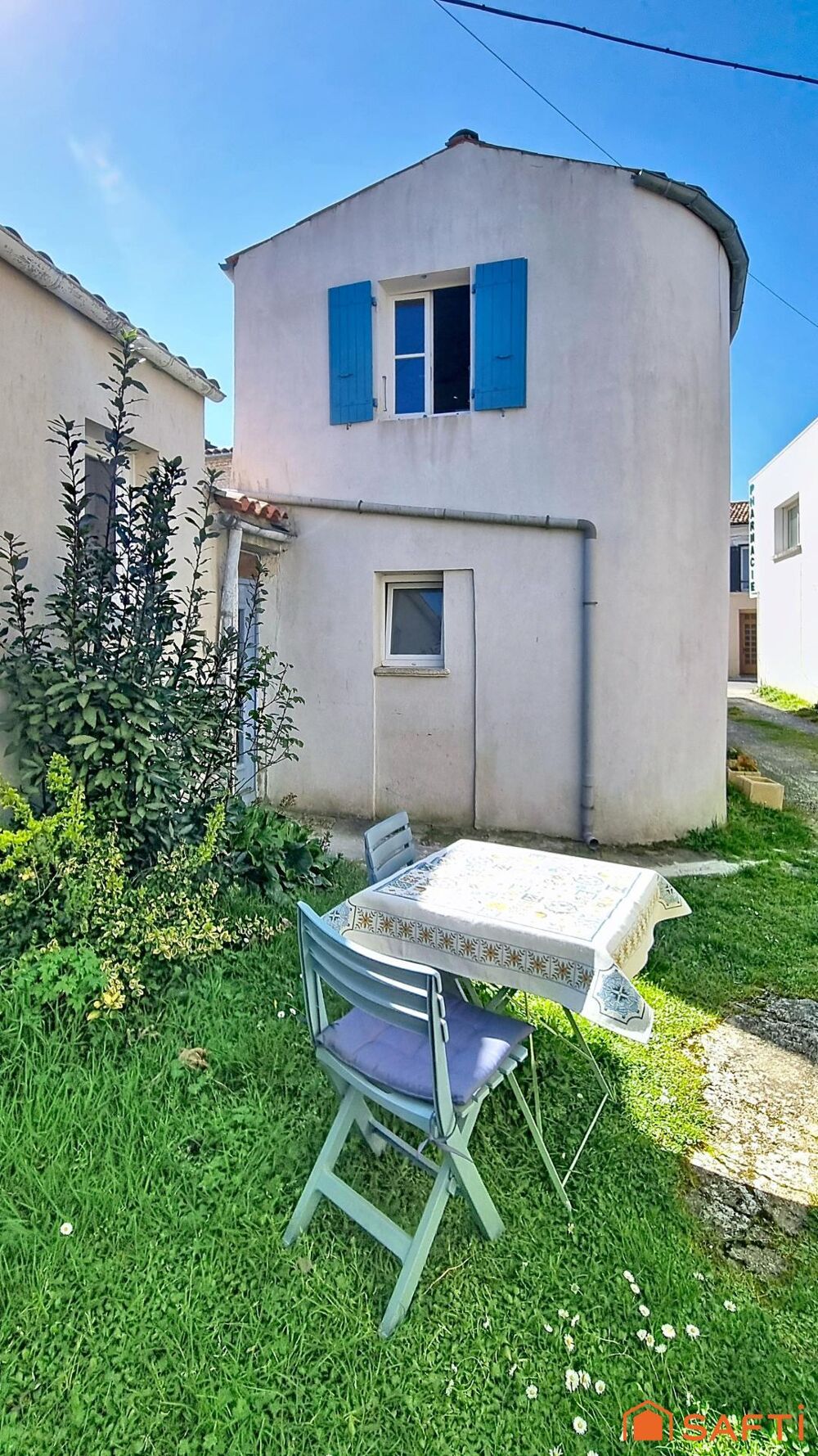 Tout à pied à Meschers-sur-Gironde  Maison de charme rénovée