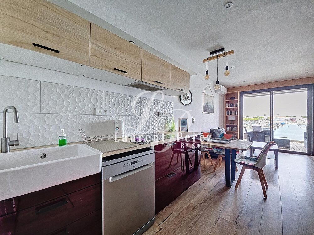 Superbe T2 en duplex  Vue port, dernier étage  Résidence récente