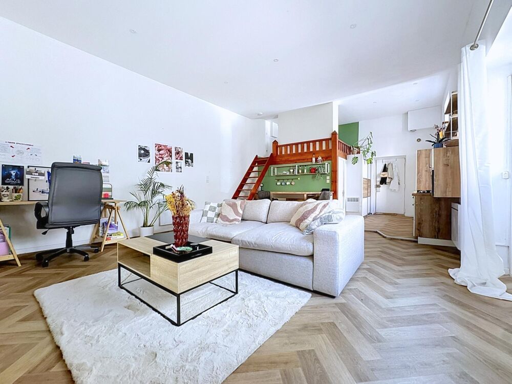 Voiron gare, appartement de 53 m² entièrement rénové avec mezzanine et cave