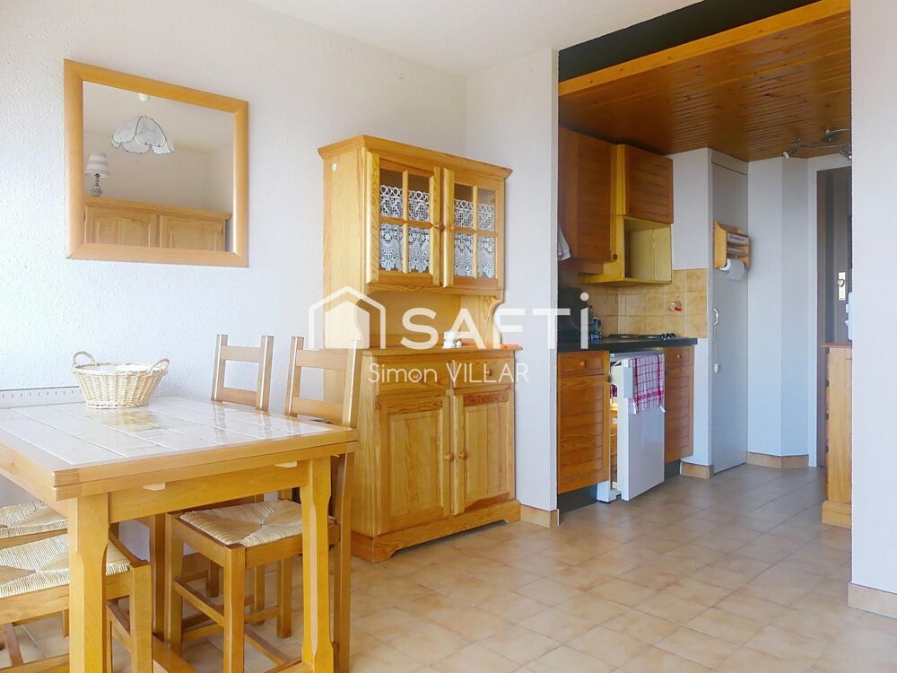 Studio très fonctionnel avec un balcon et une vue