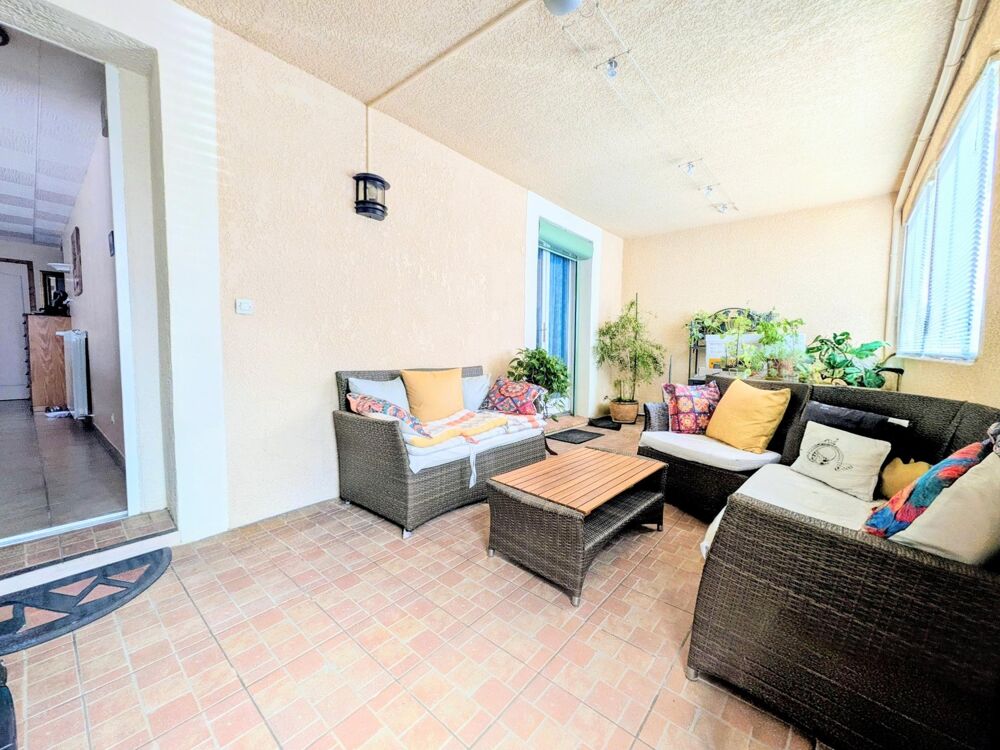 Vente Maison Villa avec deux appartements indépendants jardin clos et arboré avec piscine semi enterrée Saint-genies-de-fontedit