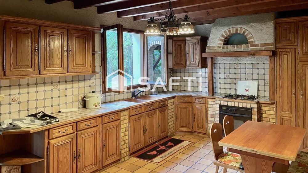 Maison dexception de 103 m²  Charme, espace et potentiel sur 7400 m² de terrain arboré !