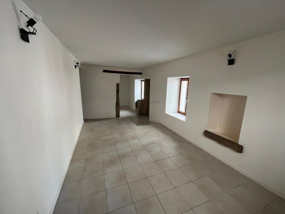Location Appartement T2 au rez de chaussée d'un immeuble bien situé 38460 CREMIEU Cremieu