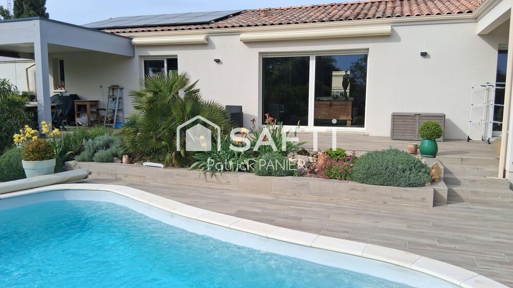 Maison moderne 131 m² avec piscine et terrasse.