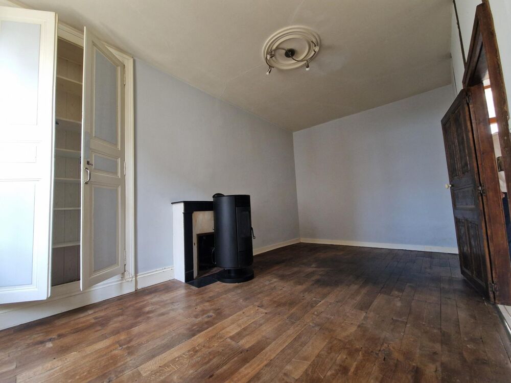 Vente Maison Maison de charme avec cour, garage et potentiel d'agrandissement Thevet-saint-julien