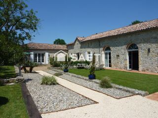 Maison 11 pièces 475 m² · à Lacépède · 475 m² · 989 000 €