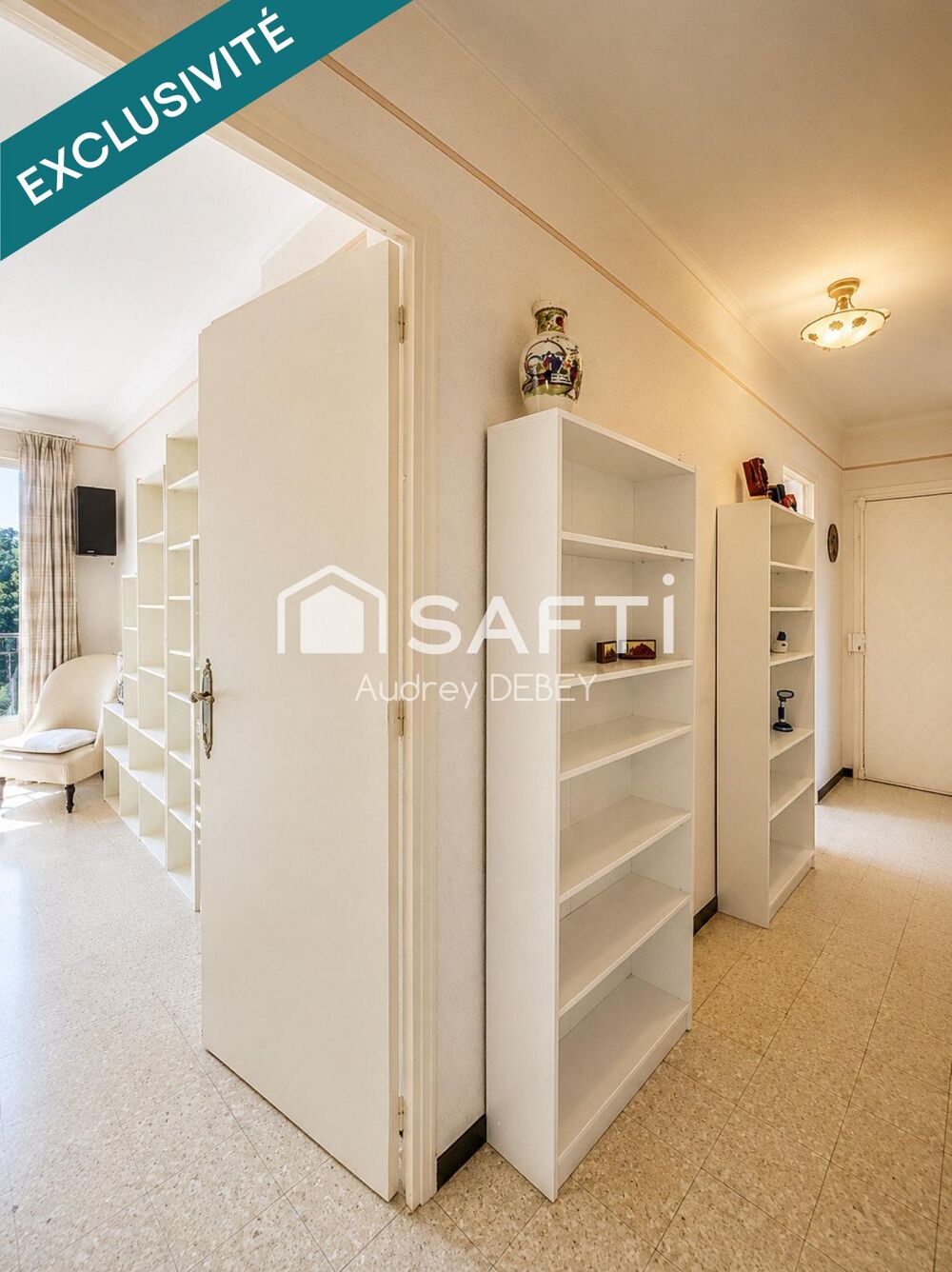Vente Appartement LE PRIVILÈGE DU TOUT À PIED À SANARY-SUR-MER – LUMINEUX T3 TRAVERSANT AU DERNIER ÉTAGE AVEC BALCON TERRASSE Sanary-sur-mer