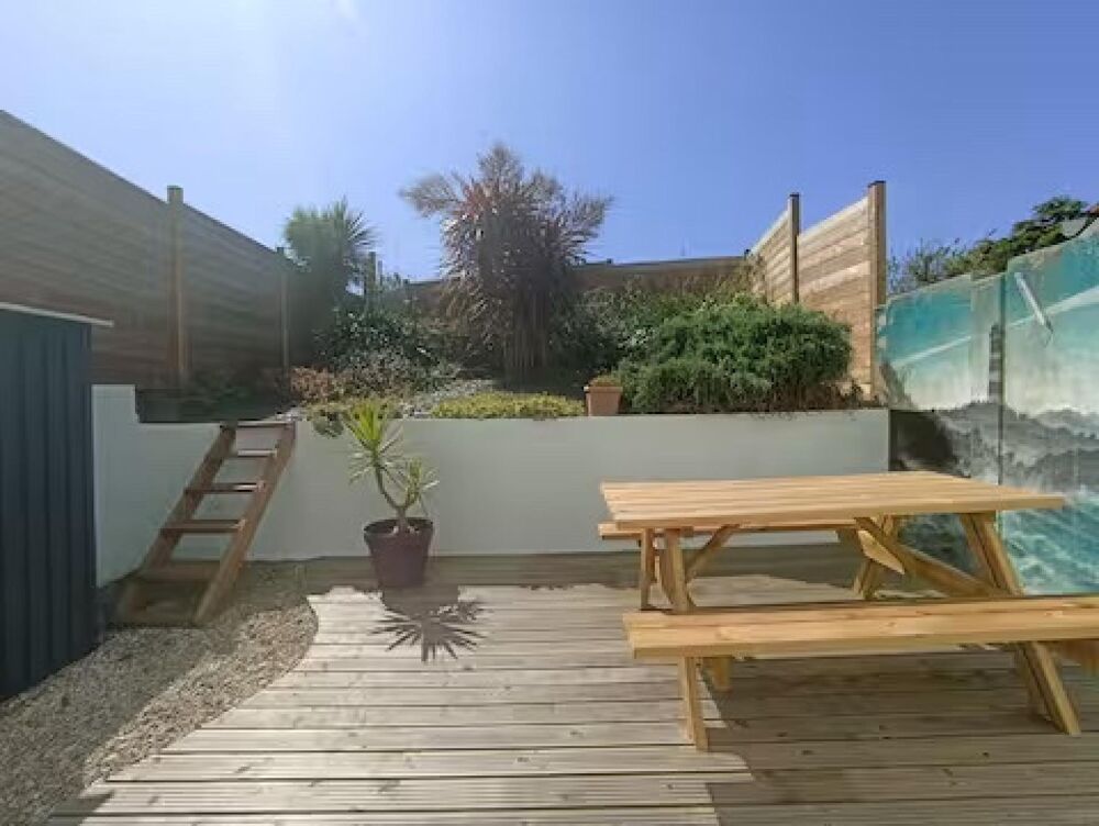 Charmante maison de ville rénovée avec terrasse, jardin paysagé  Coeur de Taulé