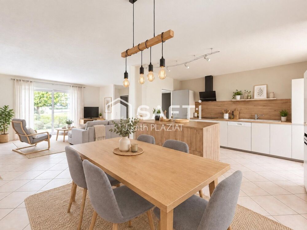 Maison de plain-pied à vendre  Sadirac (33670)  3 chambres + bureau  Piscine  2 garages  Terrain 2 700 m²
