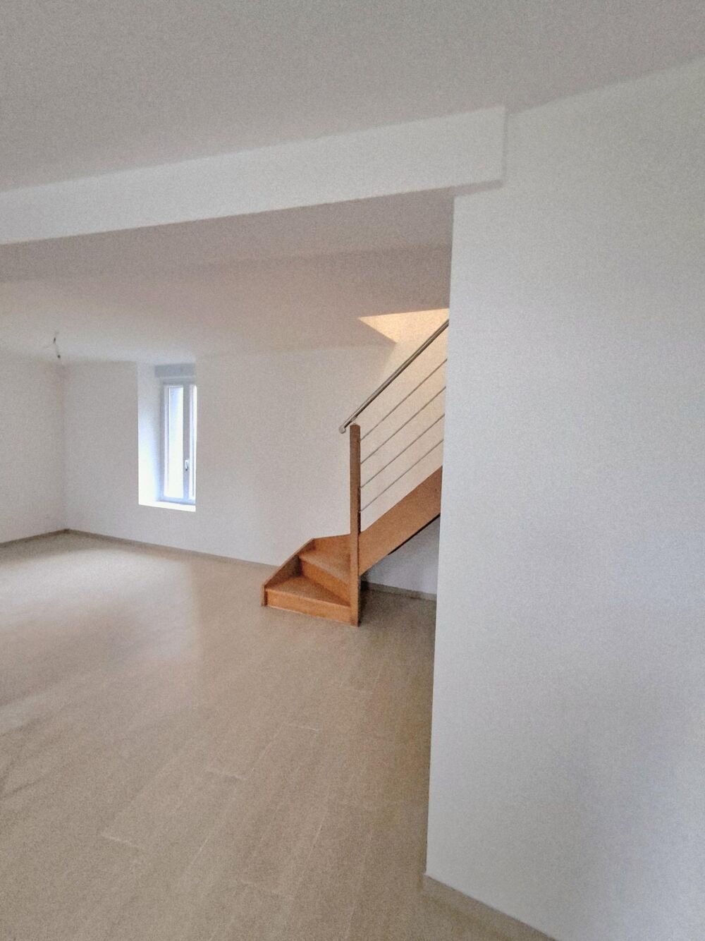 Maison performante entièrement rénovée 2 chambres avec jardin et garage.