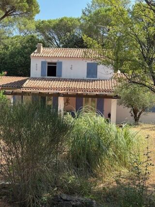 Vente Maison Maison construite en 1980 sur une parcelle clôturée en pleine campagne sur la commune de Besse sur Issole. Besse-sur-issole
