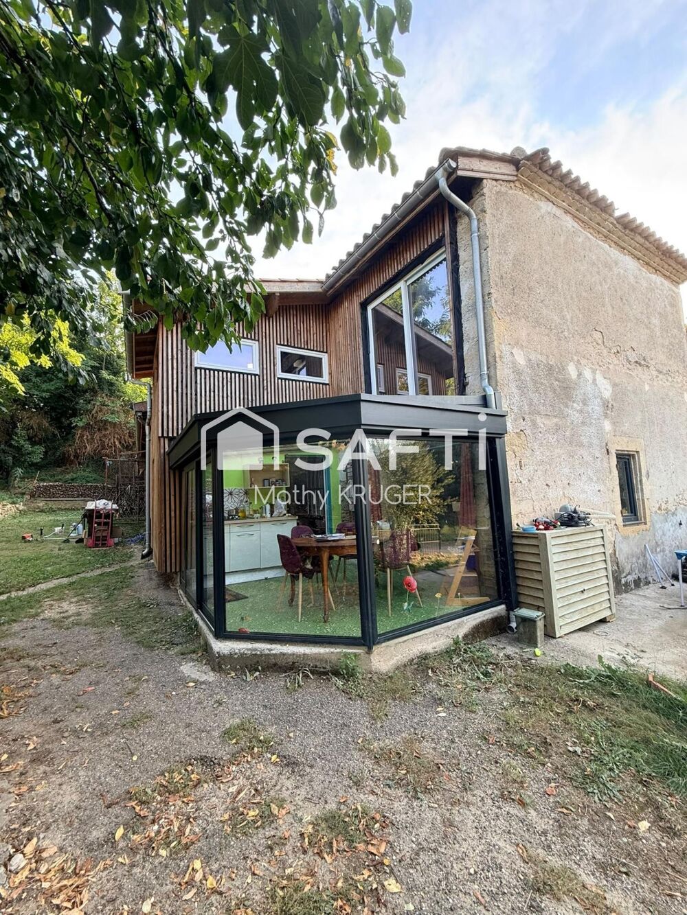 Maison en pierre au coeur de la nature