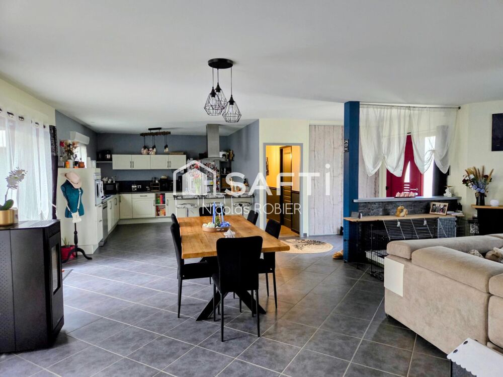 Vente Maison LUMINEUX PLAIN PIED TROIS CHAMBRES, SUITE PARENTALE, GRANDE PIÈCE DE VIE, GARAGE MEZZANINE, PISCINE CHAUFFÉE Beauvoir-sur-niort