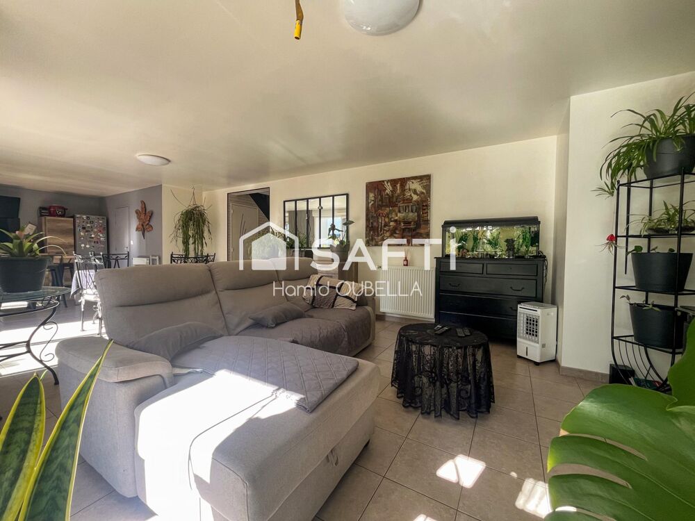 Vente Maison Maison de 112m2 sur un terrain de 479m2, 4 chambres, suite parentale de plain-pied, garage et jardin. Evron