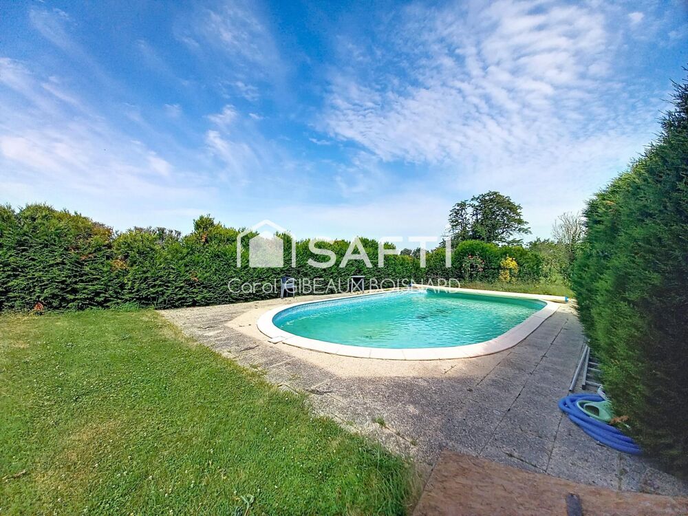 Maison avec piscine, garage et grand terrain