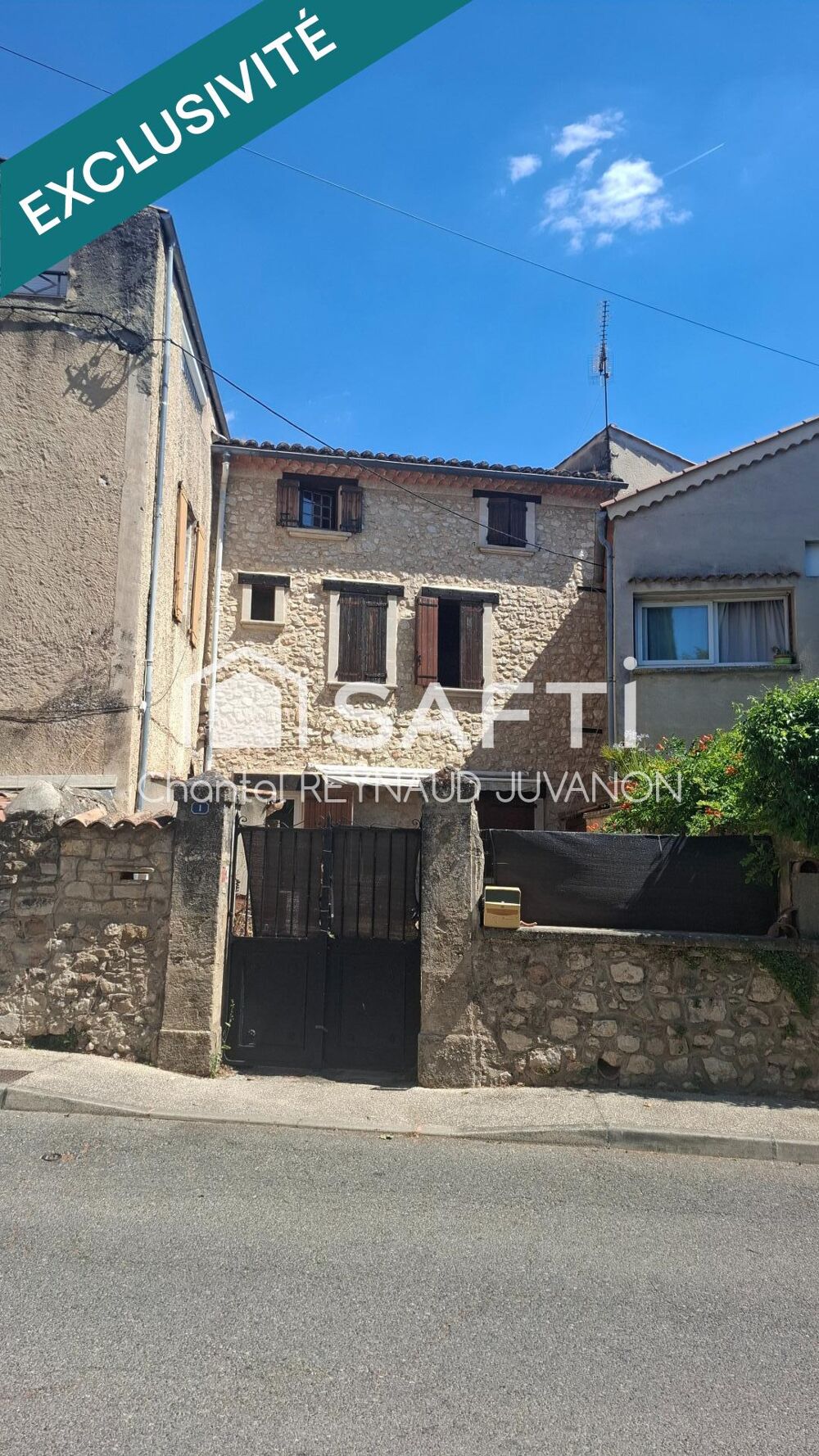 Vente Maison Maison plein centre , très lumineuses,avec cabanon et cour. La bastide-des-jourdans