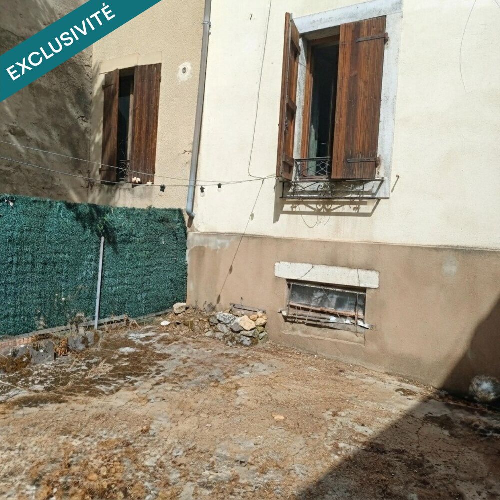 maison mitoyenne avec gros potentiel pour les bricoleurs prevoir important travaux.