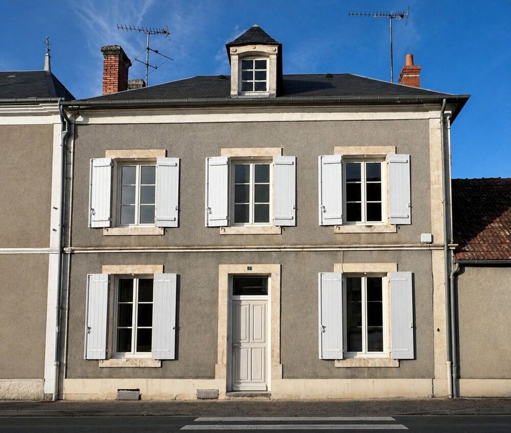 Vente Maison Maison de charme avec cour, garage et potentiel d'agrandissement Thevet-saint-julien