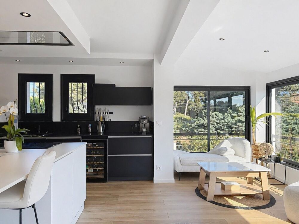 EXCLUSIVITÉ  Villa familiale avec piscine à proximité du Brusc et des plages