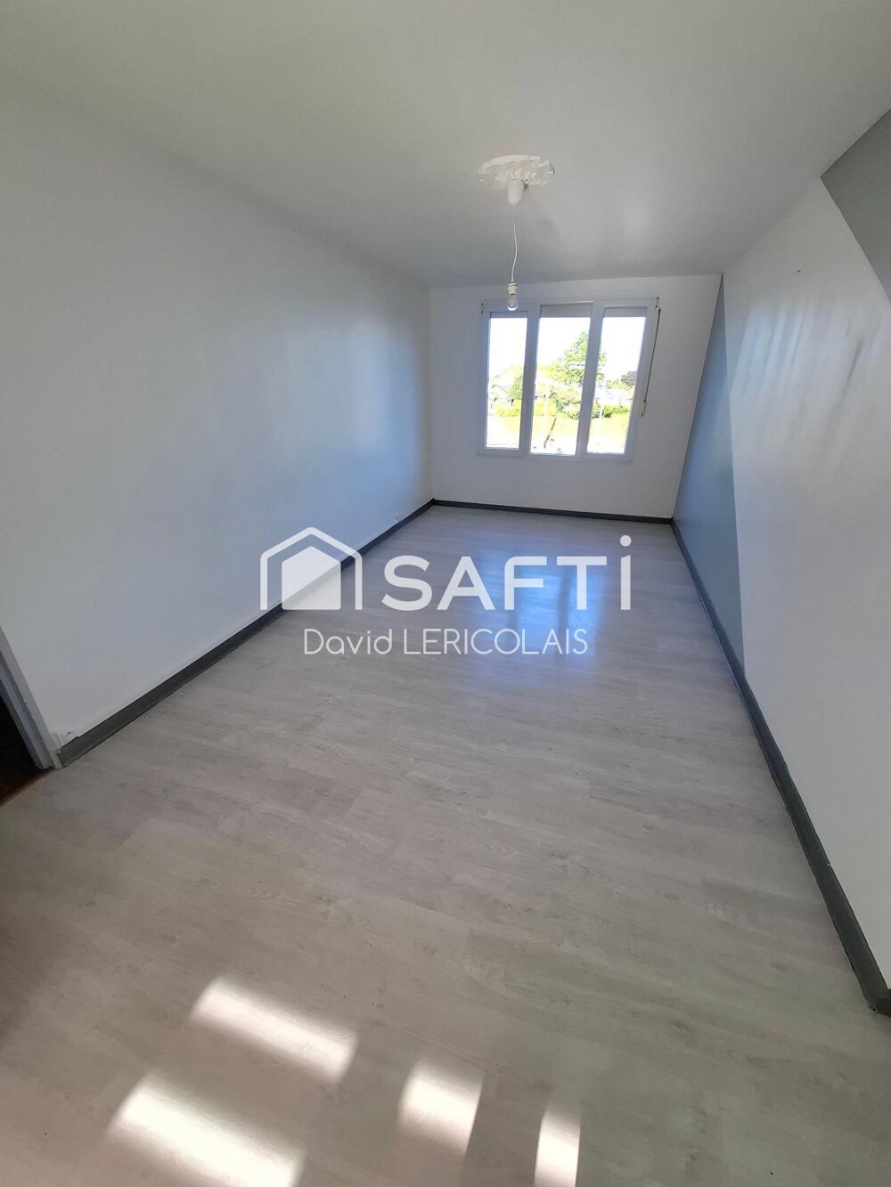 APPARTEMENT ENTIEREMENT REFAIT A NEUF