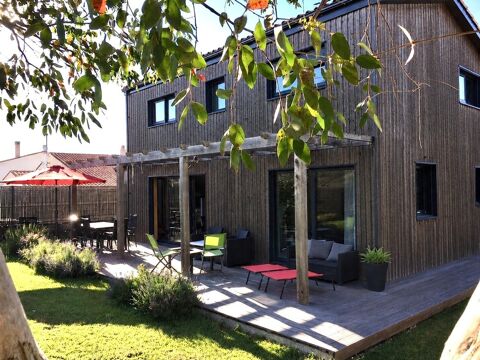   Coup de coeur maison familiale aux prestations haut de gamme à 15 min de La Rochelle et à 3 min de la Mer ! Maison - 6 pièce(s) - 130 m²