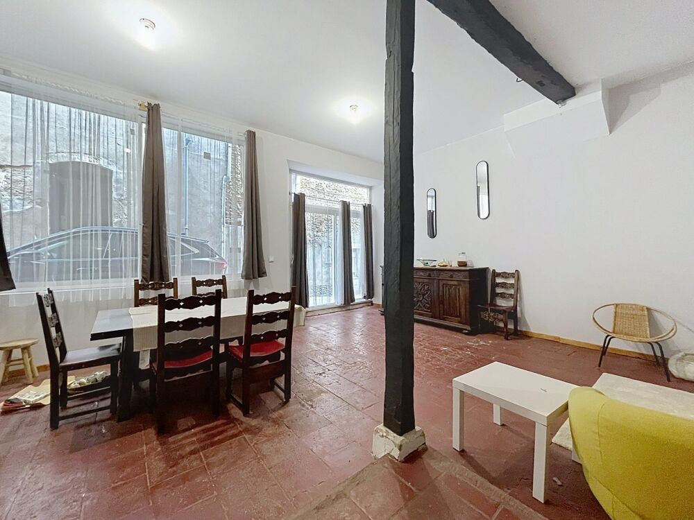 Maison de ville de 126 m² avec garage, cour intérieure.