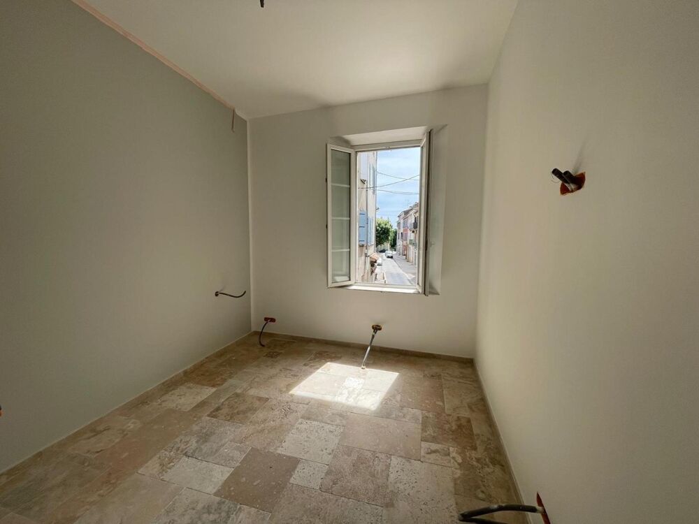 Vente Immeuble Immeuble de rapport 1 T3, 1 cellule commerciale Le luc