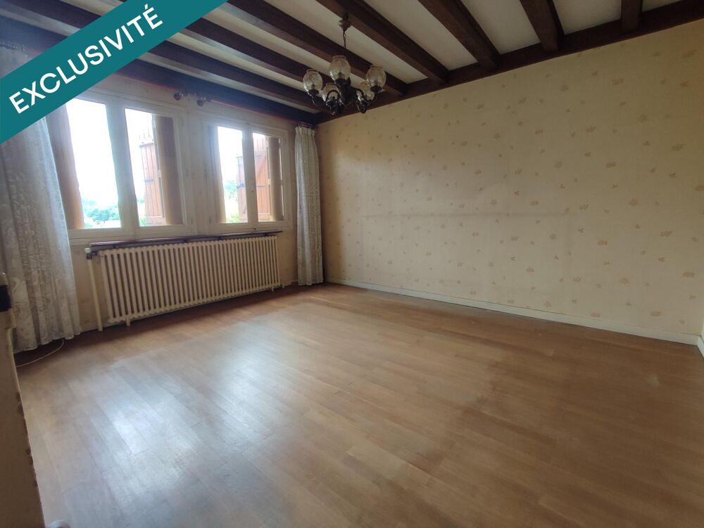 maison sur sous-sol à rénover, 3 chambres, annexes importantes.