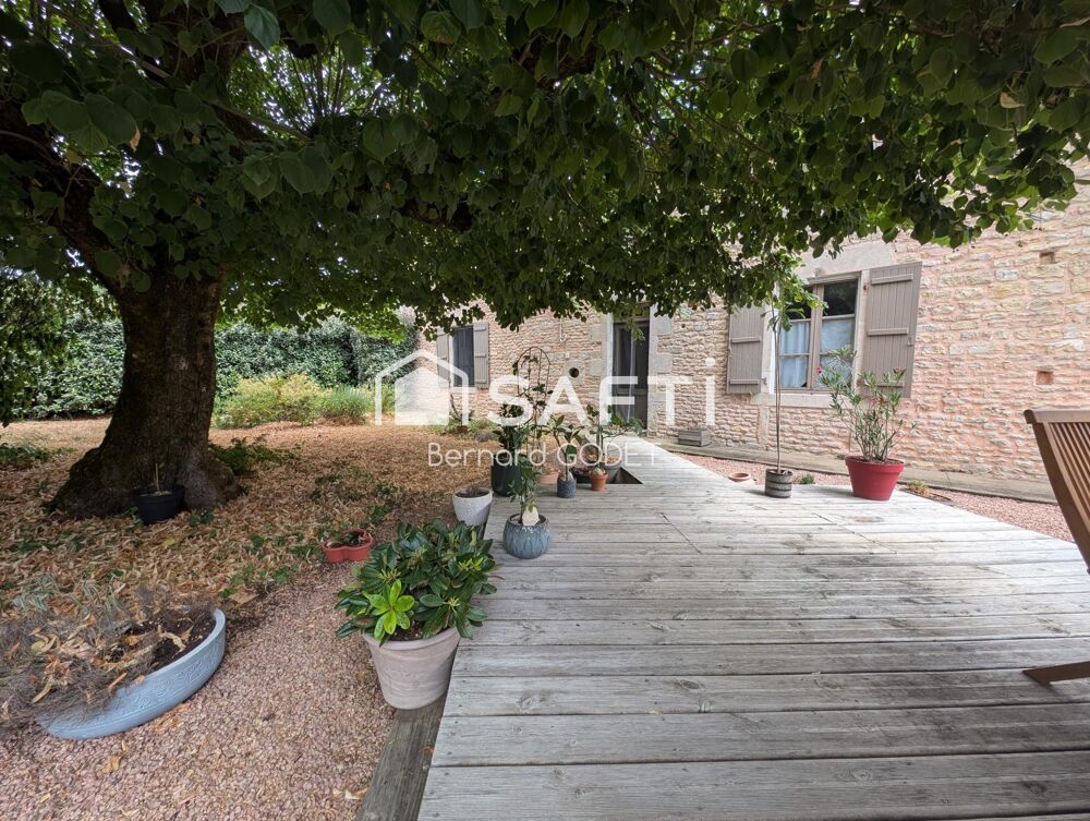 Maison de caractère rénovée avec dépendance.