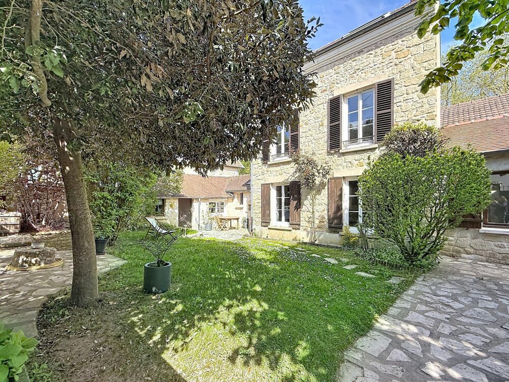 Maison en pierre de 133 m² habitables avec dépendance