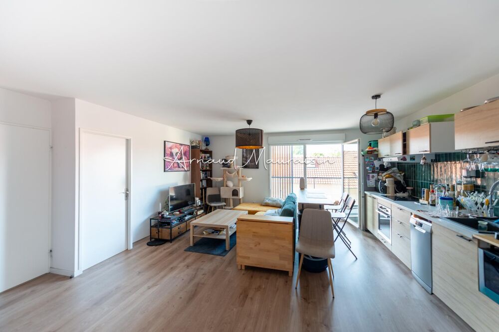 Appartement comme neuf avec balcon proche gare