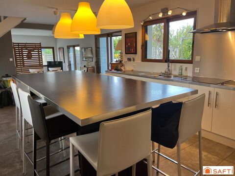   Maison contemporaine de plud de 250m2 avec piscine Maison - 8 pi�ce(s) - 252 m�