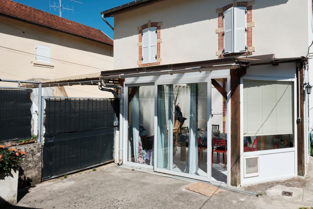 Maison avec jardin, à proximité du centre-ville
