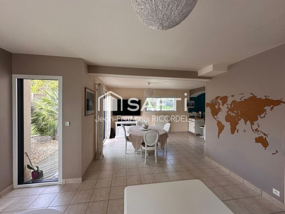 Maison avec piscine au calme, 4 chambres double garage
