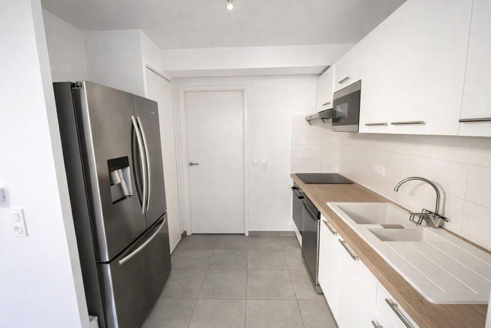 Vente Appartement NEUILLY SUR MARNE 93330 Appartement maison de 80M2, T4, 3 chambres, jardin de 150m2, une terrasse de 17m2. Neuilly-sur-marne