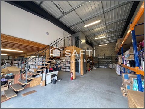   Entrepôt de 560 m2- 350 m2 + 210 m2 de surface entièrement aménagée. 